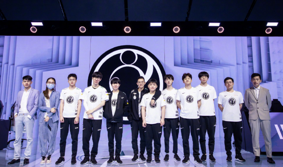 跻身领先集 跻身领先集